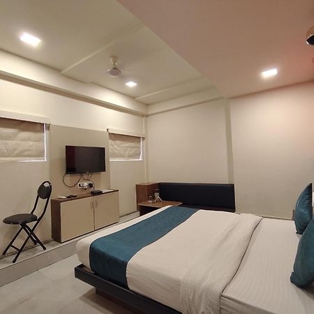 Hotel Avadh Palace, Subhash Bridge, Rto Circle, أحمد أباد المظهر الخارجي الصورة