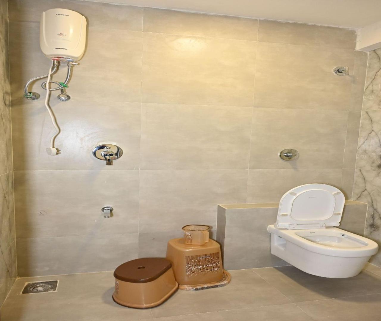 Hotel Avadh Palace, Subhash Bridge, Rto Circle, أحمد أباد المظهر الخارجي الصورة