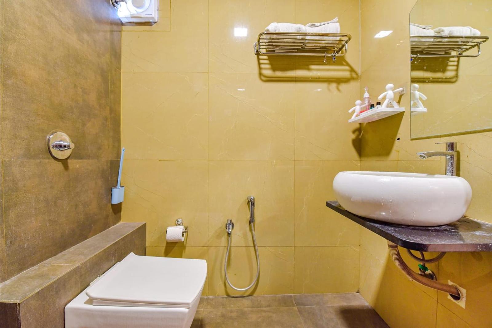 Hotel Avadh Palace, Subhash Bridge, Rto Circle, أحمد أباد المظهر الخارجي الصورة