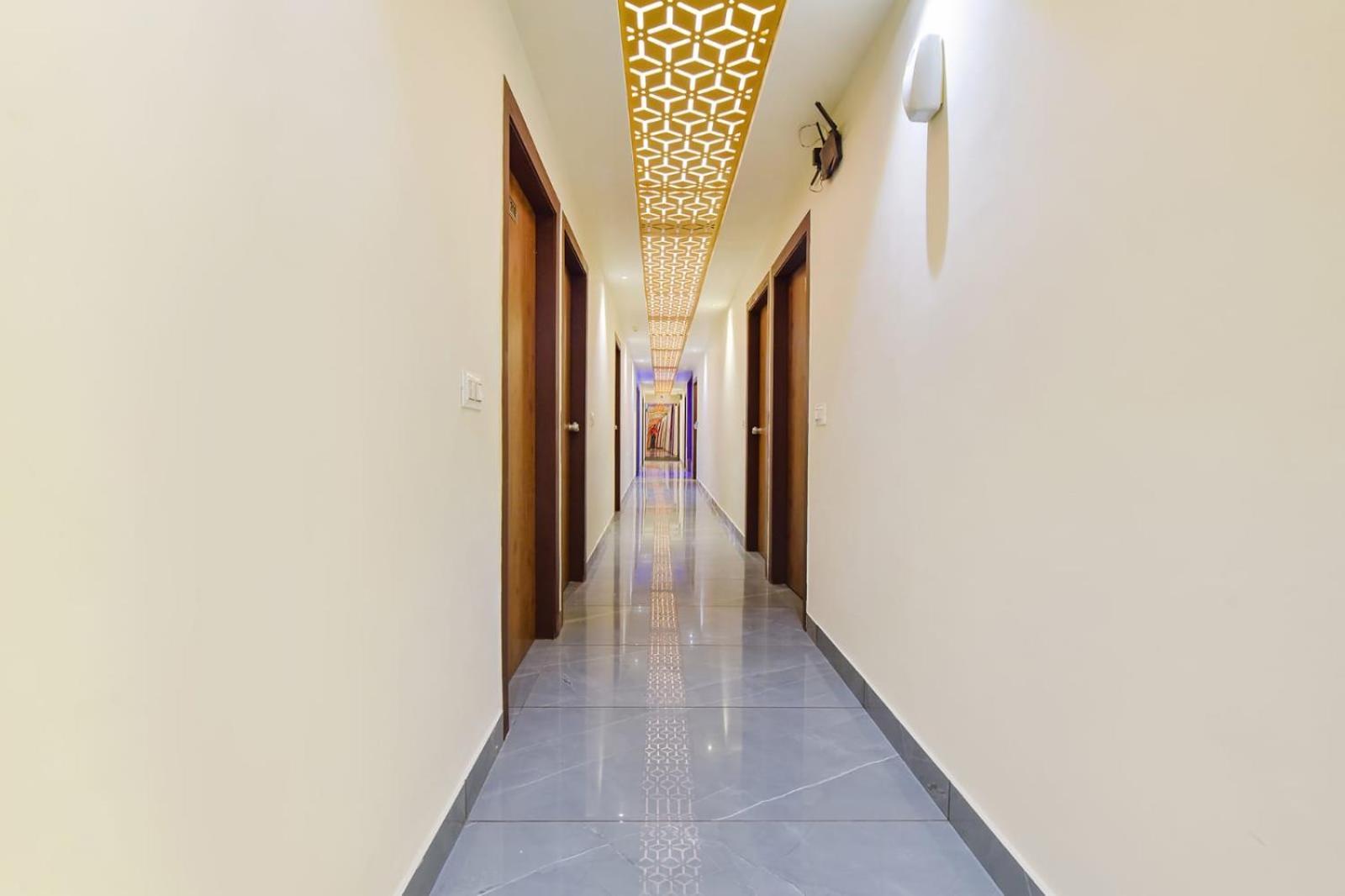 Hotel Avadh Palace, Subhash Bridge, Rto Circle, أحمد أباد المظهر الخارجي الصورة