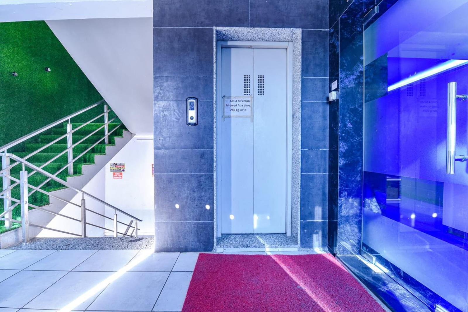 Hotel Avadh Palace, Subhash Bridge, Rto Circle, أحمد أباد المظهر الخارجي الصورة