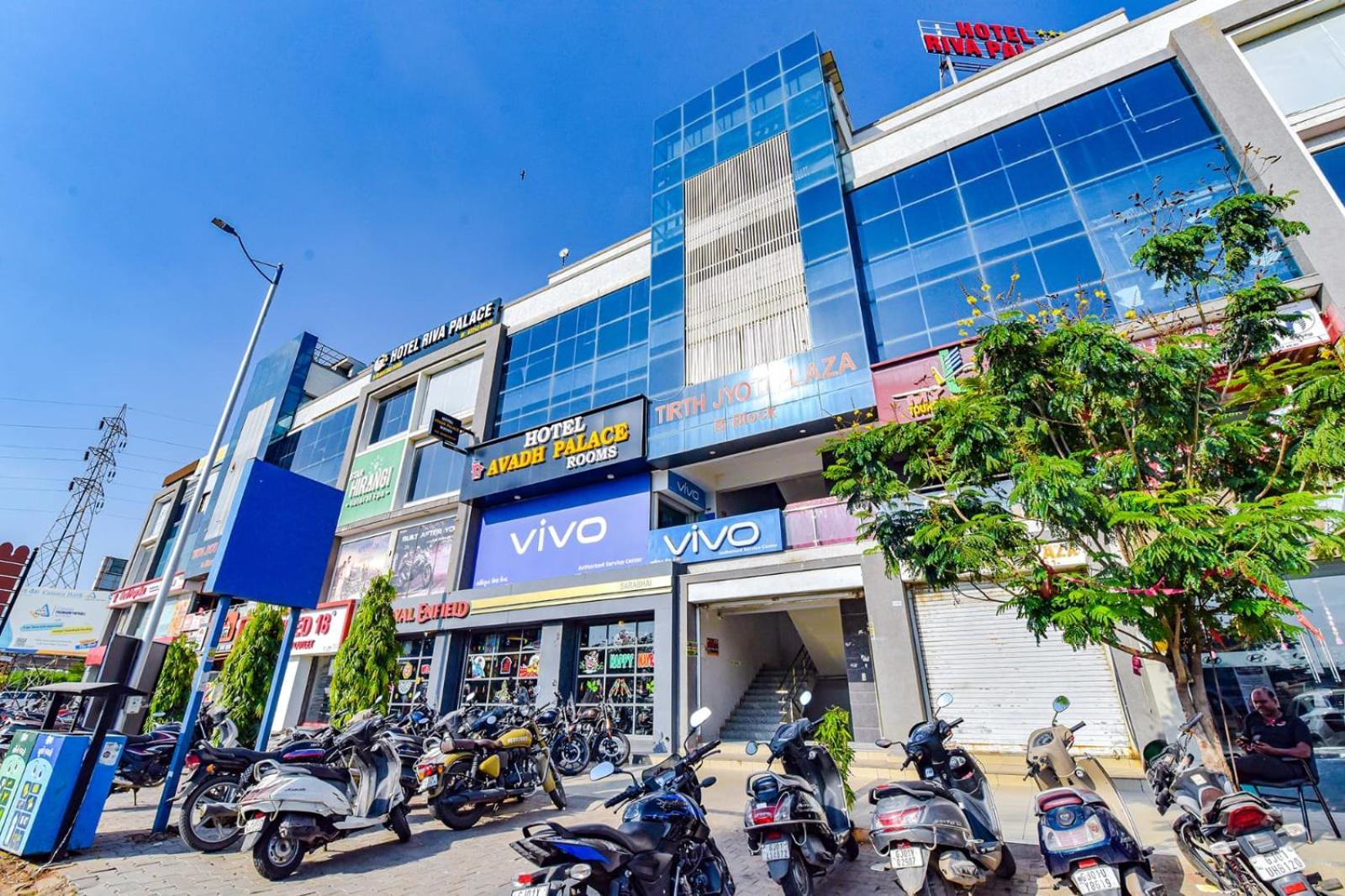Hotel Avadh Palace, Subhash Bridge, Rto Circle, أحمد أباد المظهر الخارجي الصورة