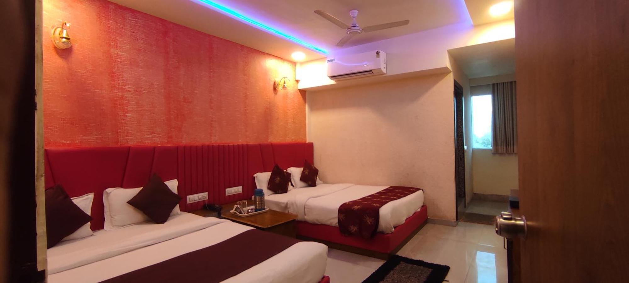Hotel Avadh Palace, Subhash Bridge, Rto Circle, أحمد أباد المظهر الخارجي الصورة
