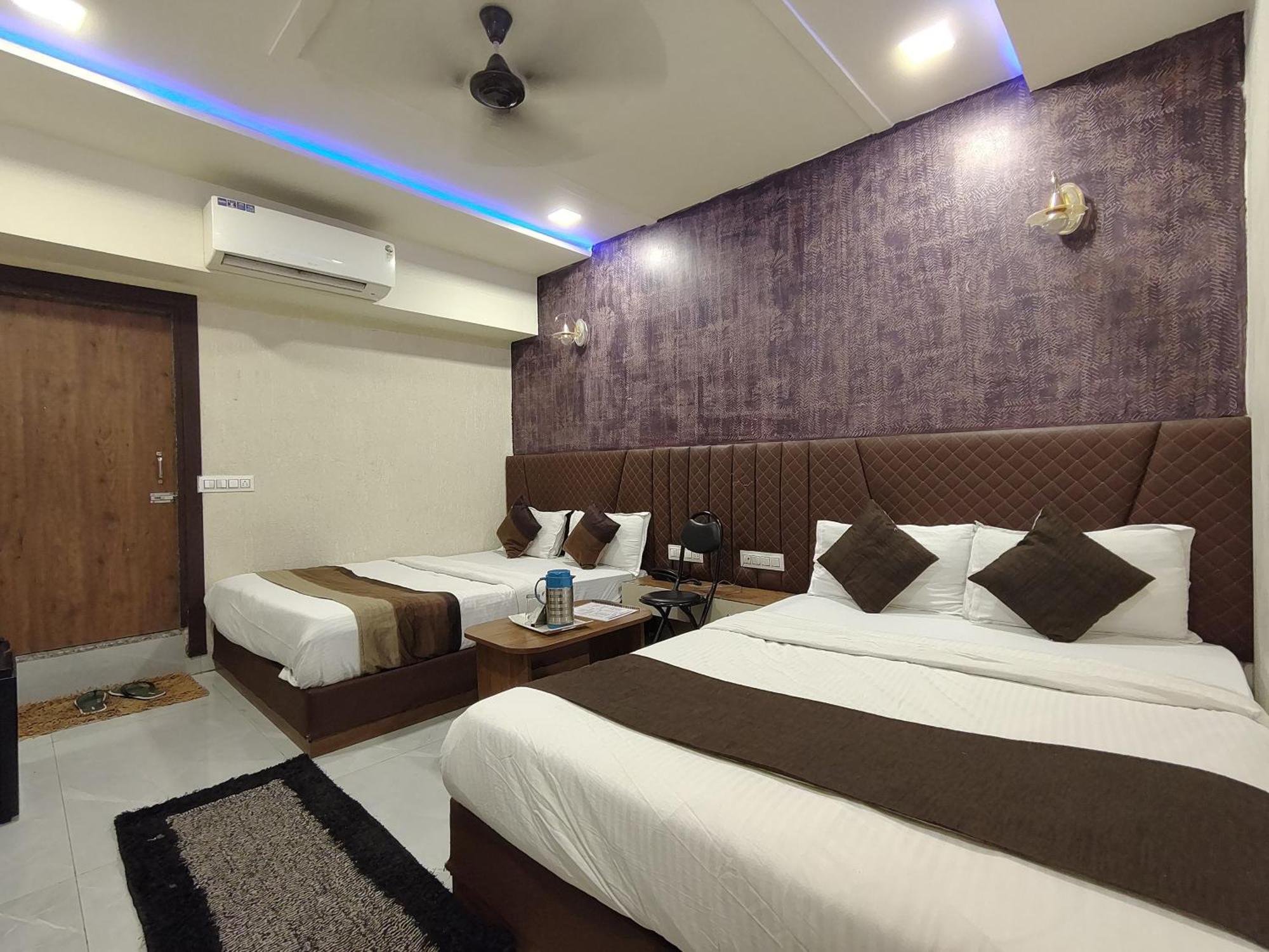 Hotel Avadh Palace, Subhash Bridge, Rto Circle, أحمد أباد المظهر الخارجي الصورة