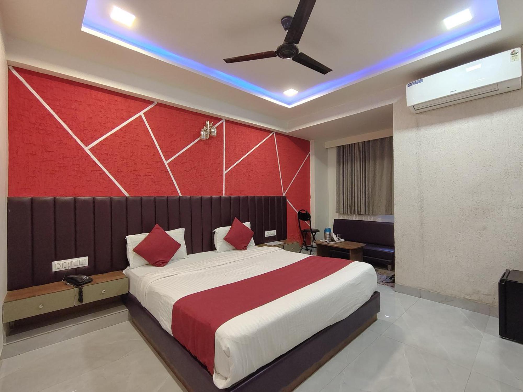 Hotel Avadh Palace, Subhash Bridge, Rto Circle, أحمد أباد المظهر الخارجي الصورة