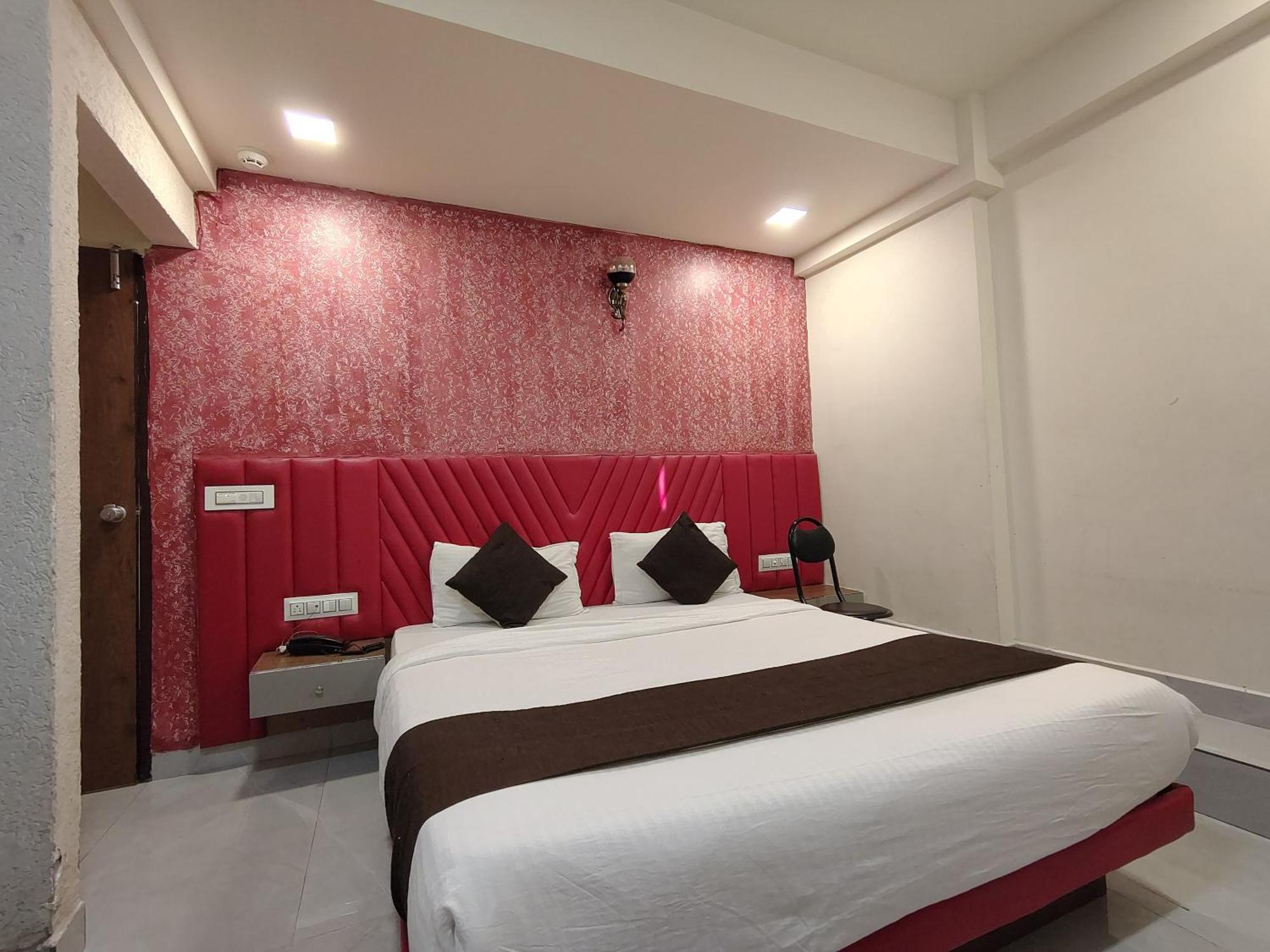 Hotel Avadh Palace, Subhash Bridge, Rto Circle, أحمد أباد المظهر الخارجي الصورة