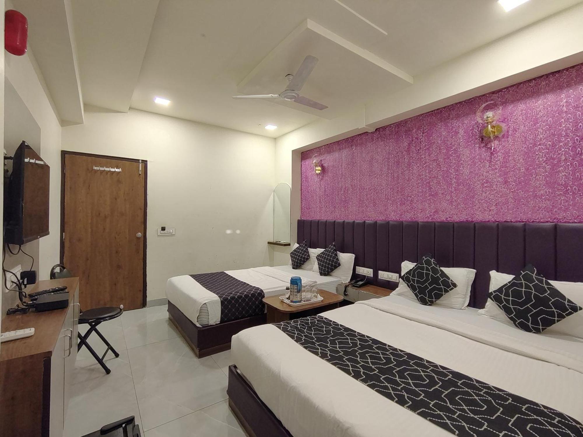 Hotel Avadh Palace, Subhash Bridge, Rto Circle, أحمد أباد المظهر الخارجي الصورة