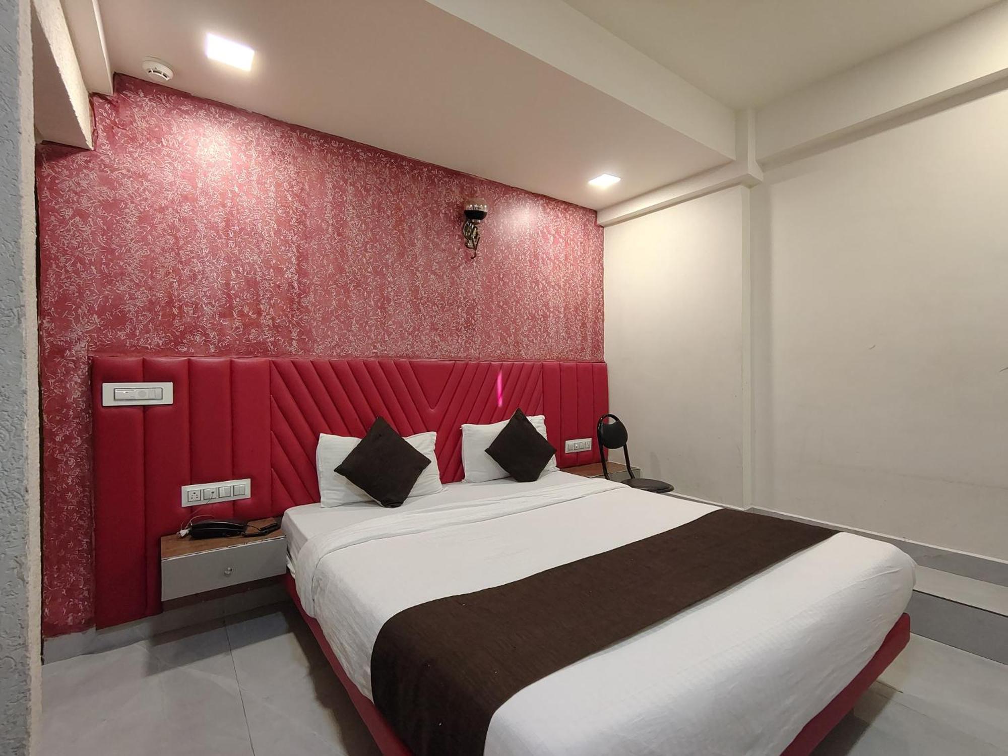 Hotel Avadh Palace, Subhash Bridge, Rto Circle, أحمد أباد المظهر الخارجي الصورة