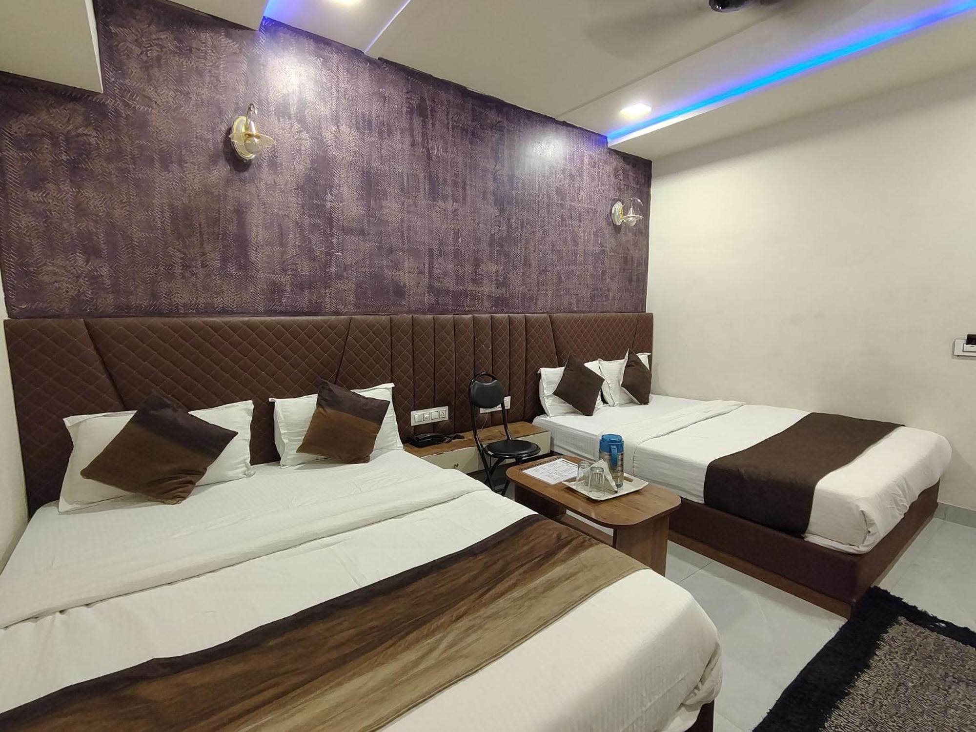 Hotel Avadh Palace, Subhash Bridge, Rto Circle, أحمد أباد المظهر الخارجي الصورة