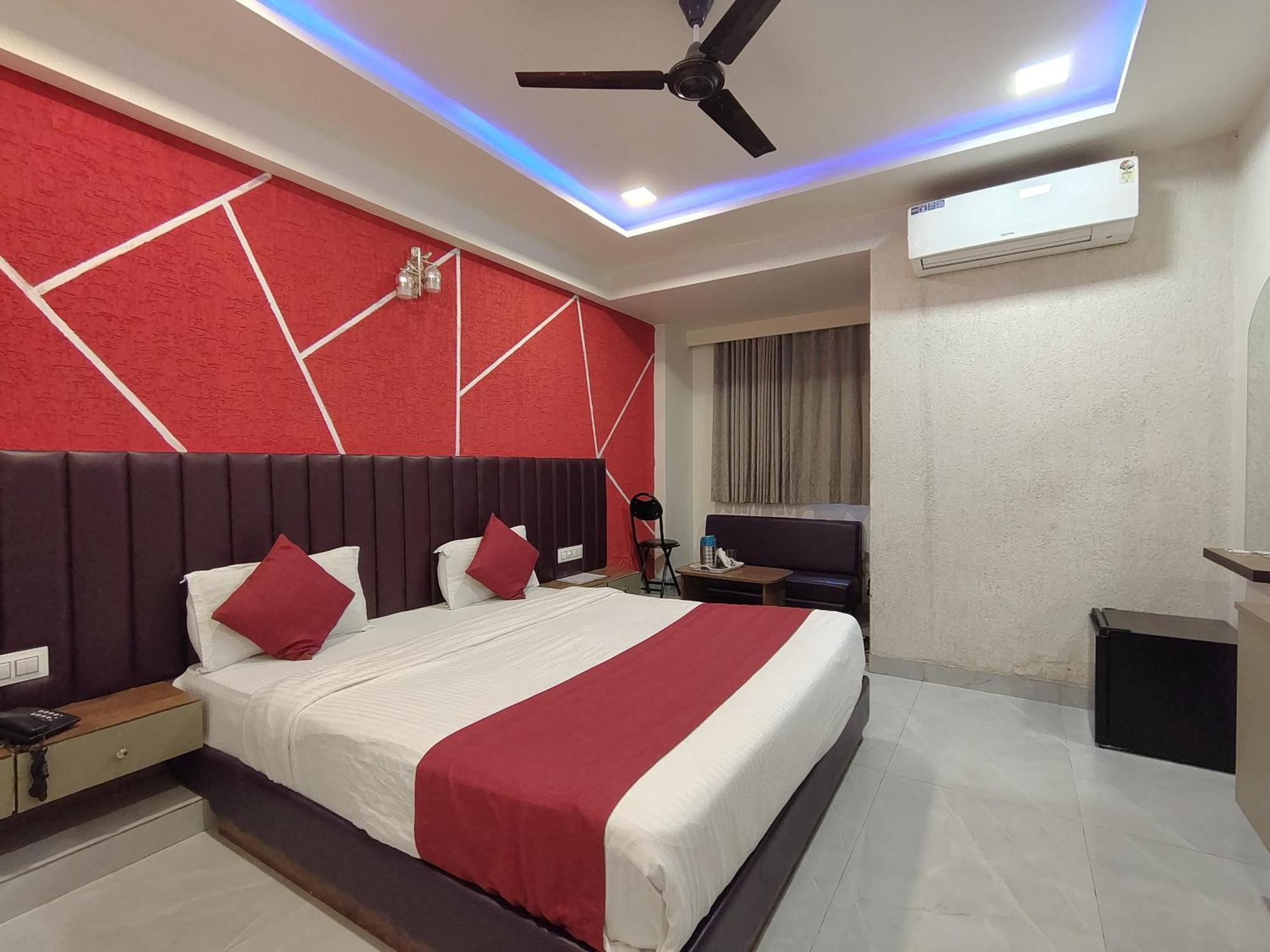Hotel Avadh Palace, Subhash Bridge, Rto Circle, أحمد أباد المظهر الخارجي الصورة