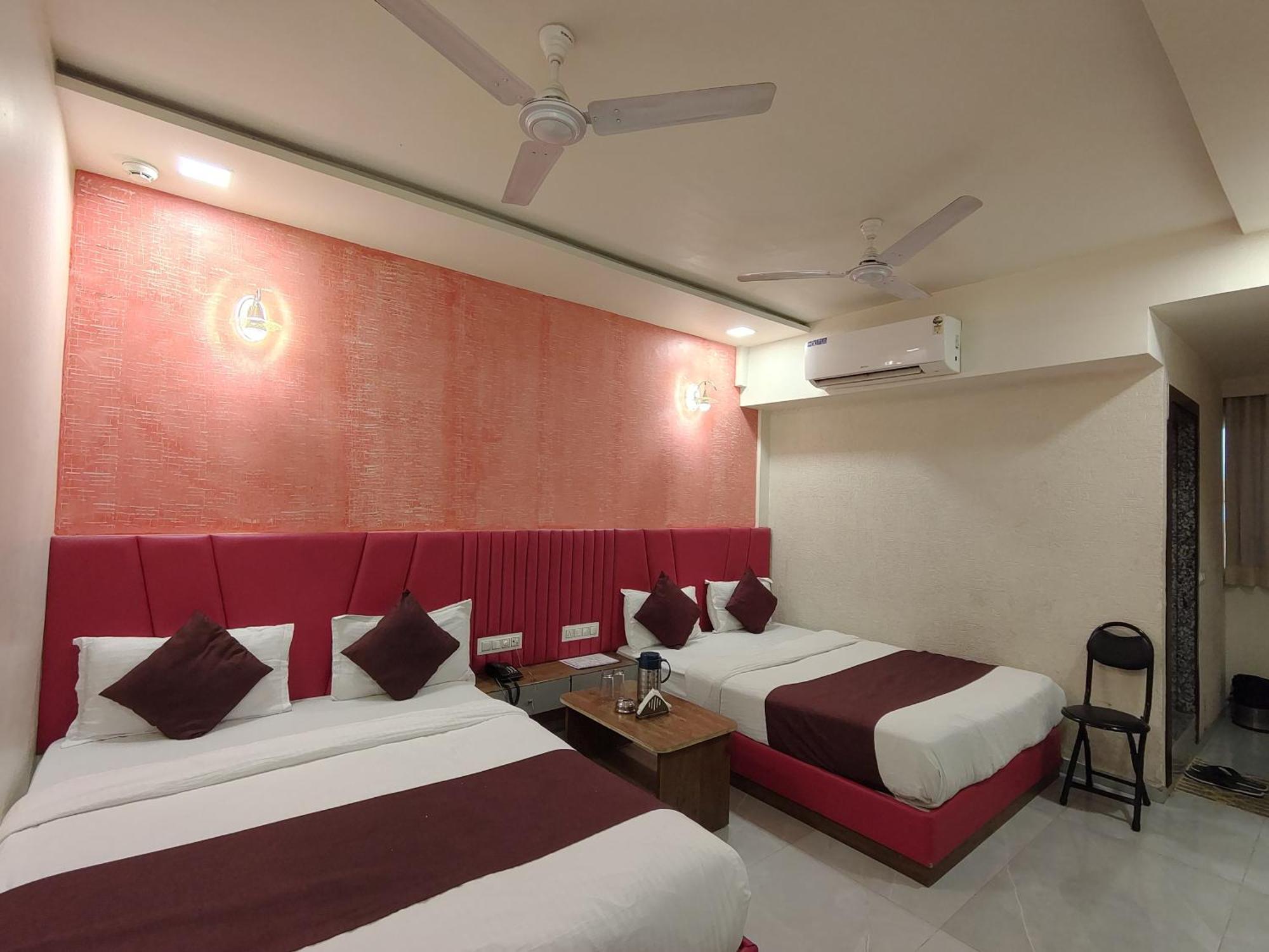 Hotel Avadh Palace, Subhash Bridge, Rto Circle, أحمد أباد المظهر الخارجي الصورة