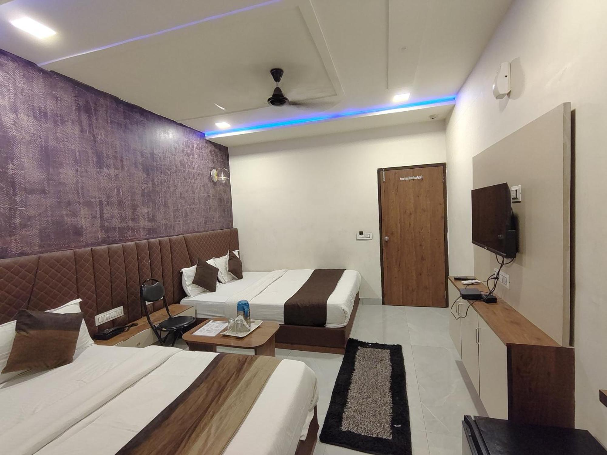 Hotel Avadh Palace, Subhash Bridge, Rto Circle, أحمد أباد المظهر الخارجي الصورة