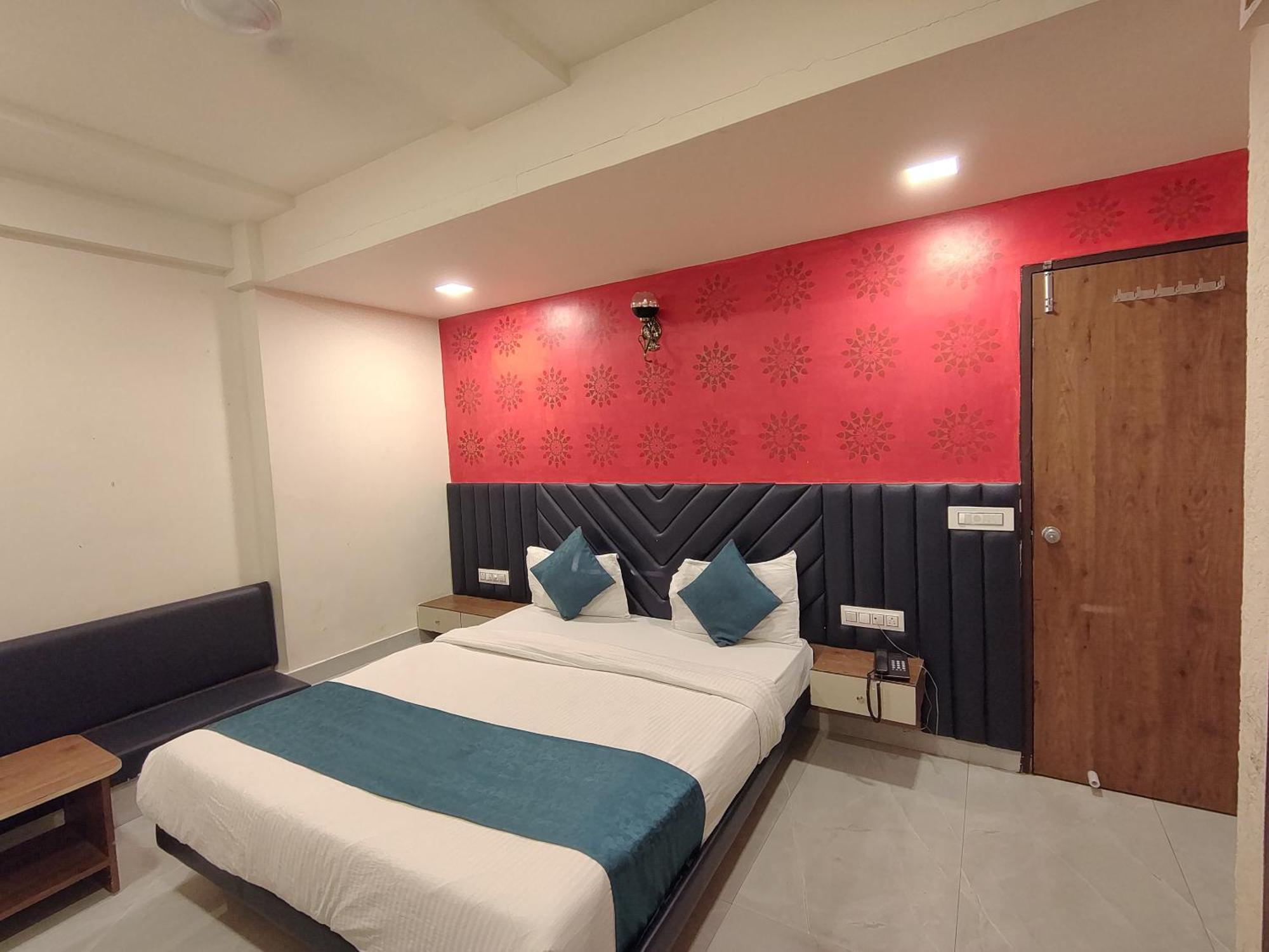 Hotel Avadh Palace, Subhash Bridge, Rto Circle, أحمد أباد المظهر الخارجي الصورة