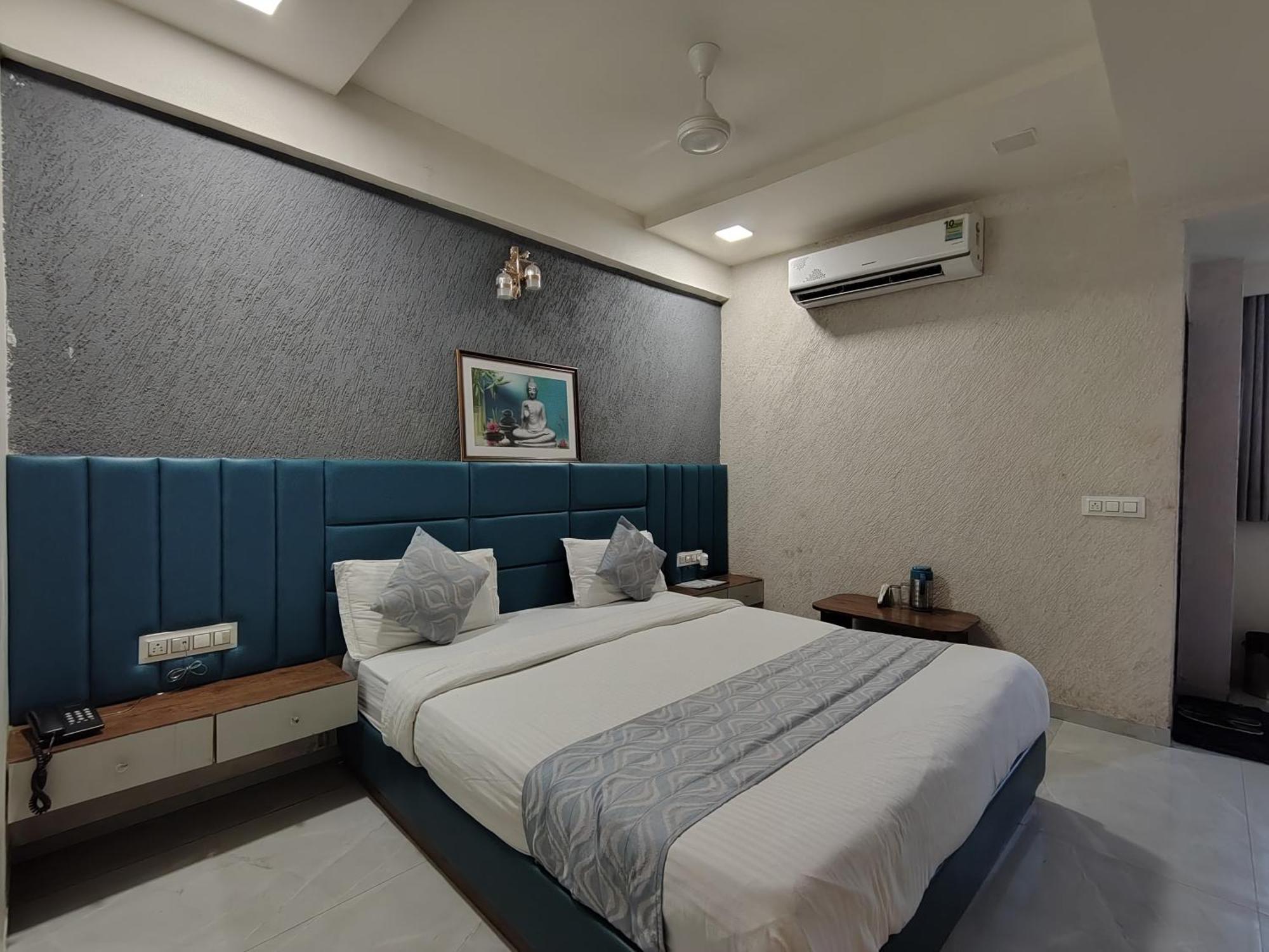 Hotel Avadh Palace, Subhash Bridge, Rto Circle, أحمد أباد المظهر الخارجي الصورة
