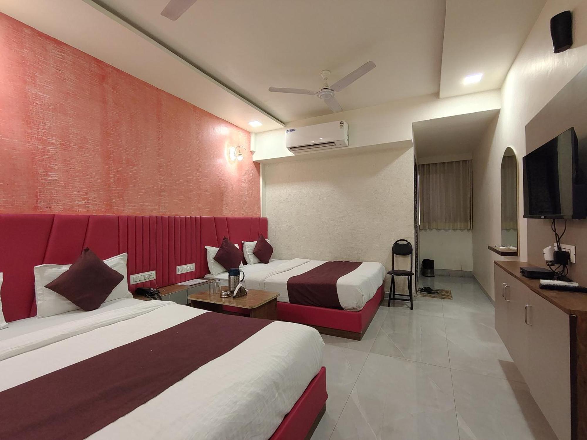 Hotel Avadh Palace, Subhash Bridge, Rto Circle, أحمد أباد المظهر الخارجي الصورة